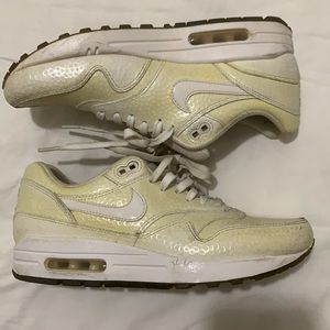 Nike Air Max metallic silver ice